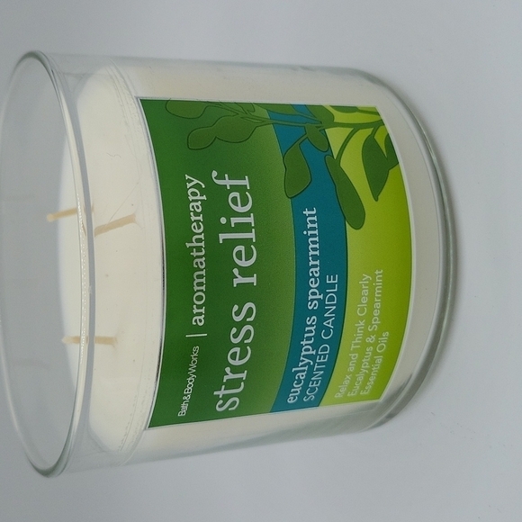 Bath & Body works stress relief eucalyptus spearmint 3 wick candle - Picture 4 of 4